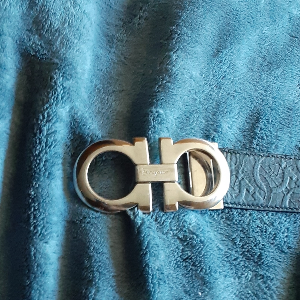 Reversable ferragamo belt,  detachable buckle